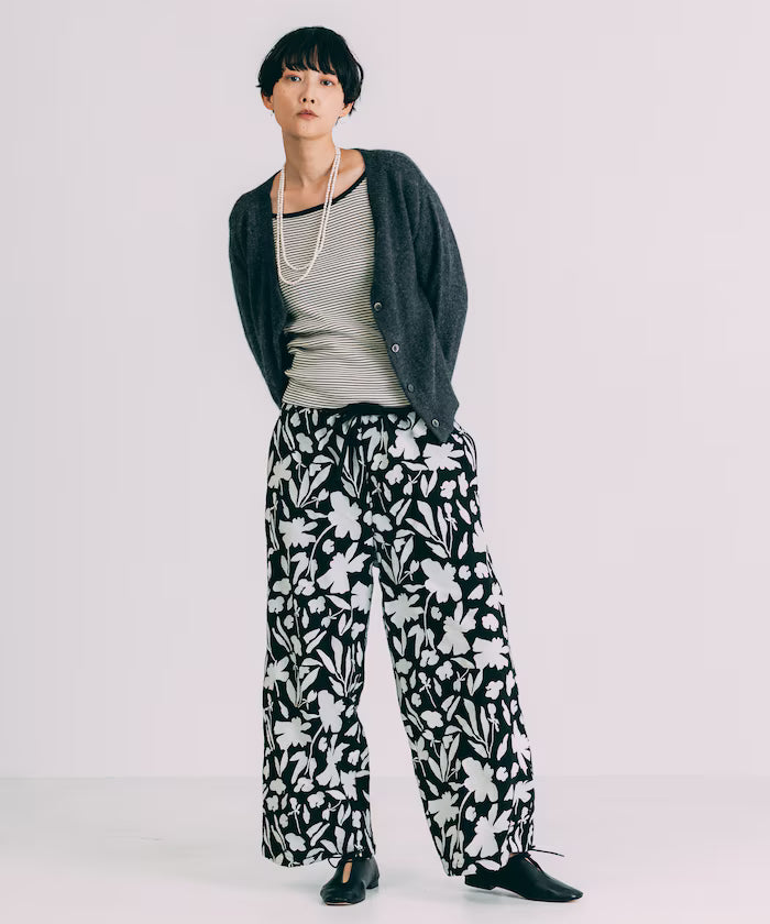 Monotone Embroidered Easy Pants