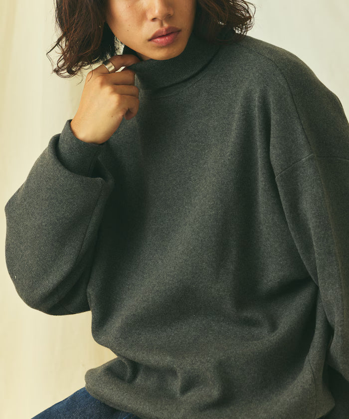 Relax Fit Sweat-Like Turtleneck Knit 【Limited Edition】