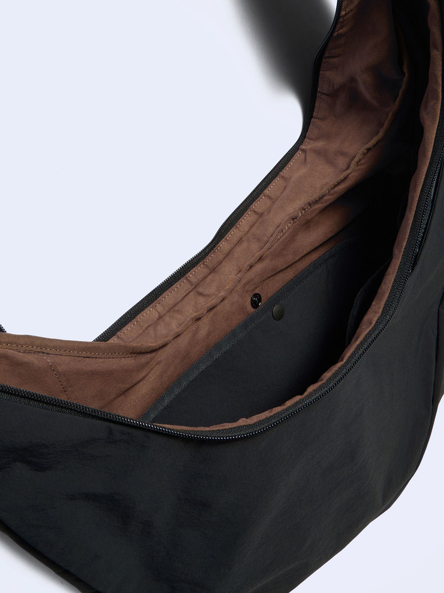 Goldwin 0 Helicoid Sling Bag (Unisex)