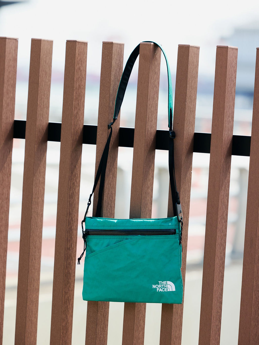 Laughter Shoulder Pouch M