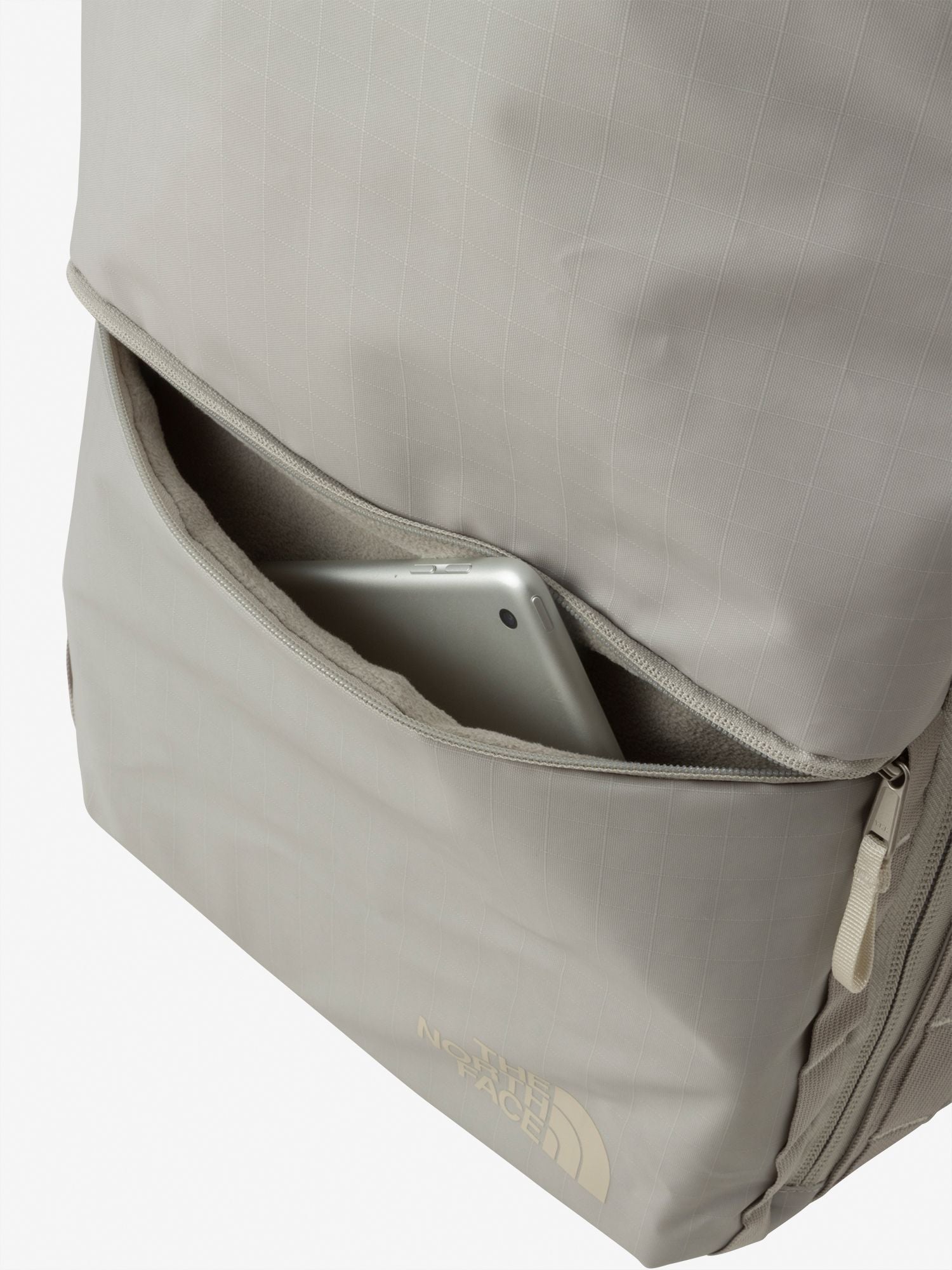 Base Camp Voyager Daypack L