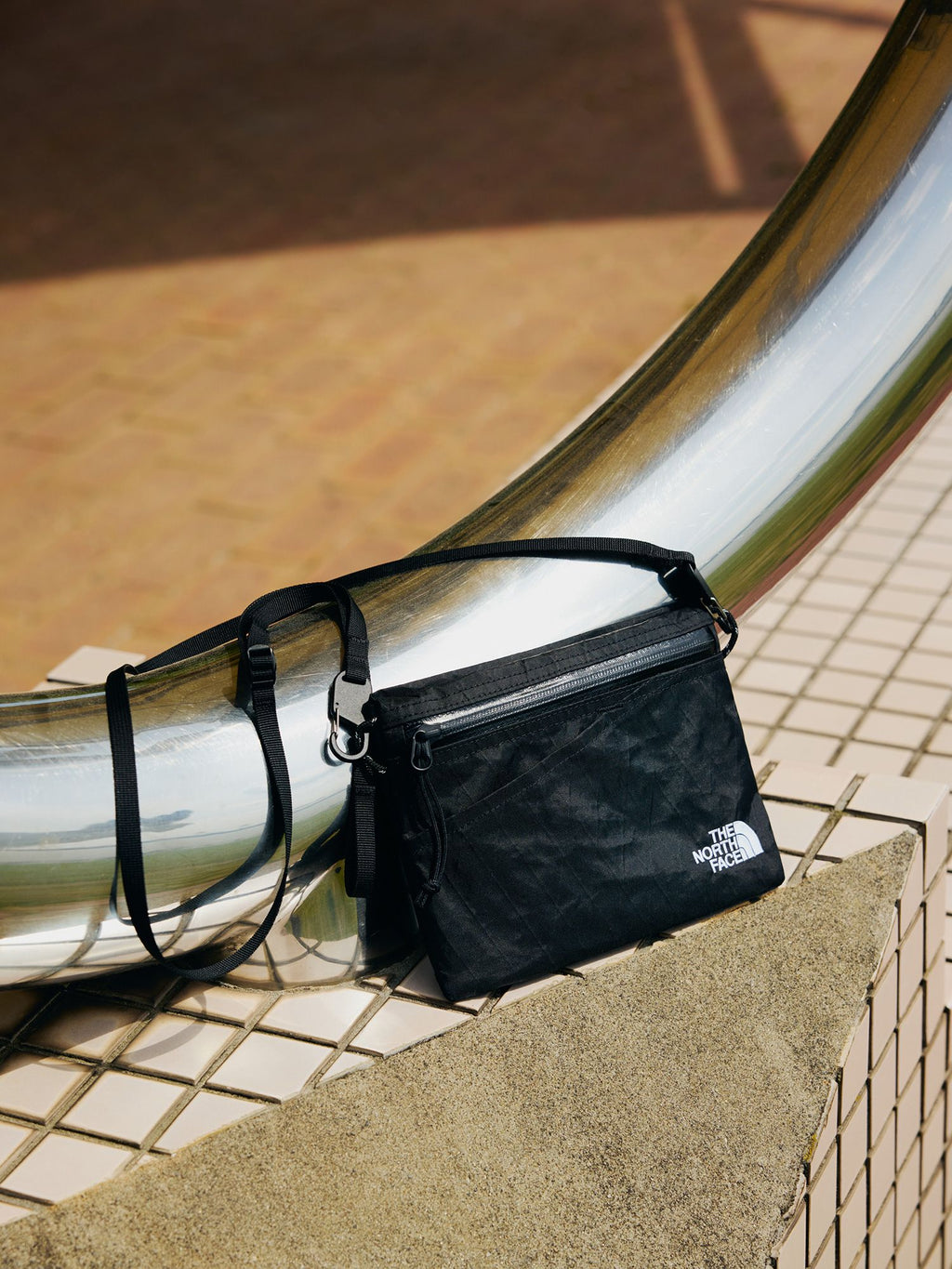 Laughter Shoulder Pouch S