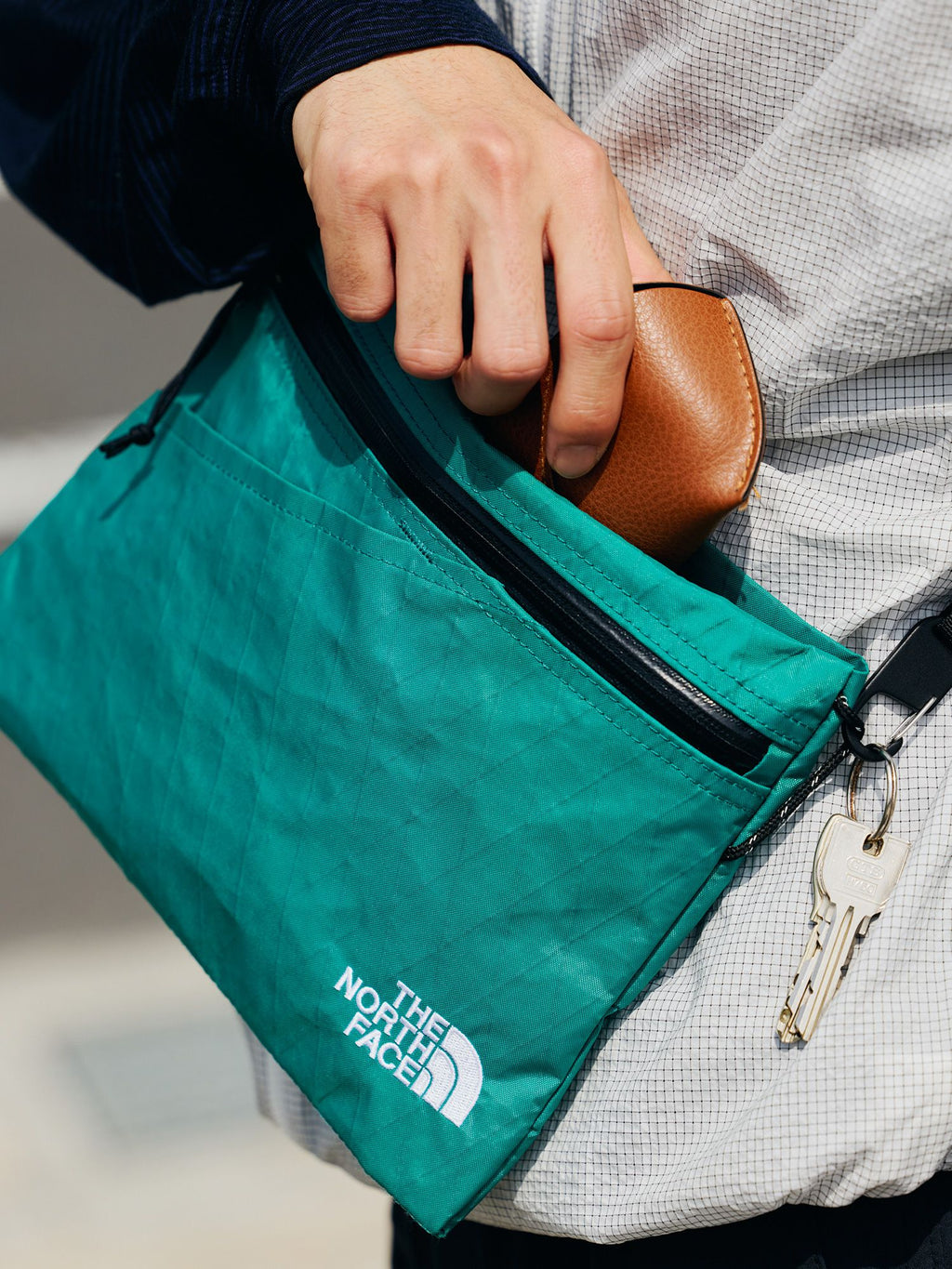 Laughter Shoulder Pouch M