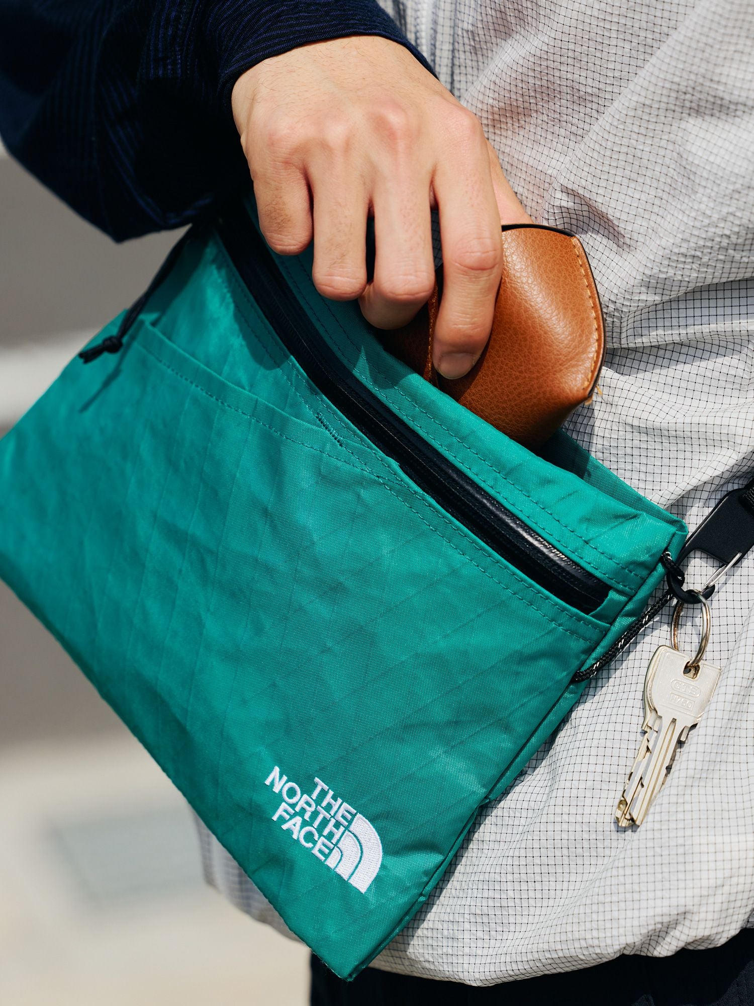 Laughter Shoulder Pouch M