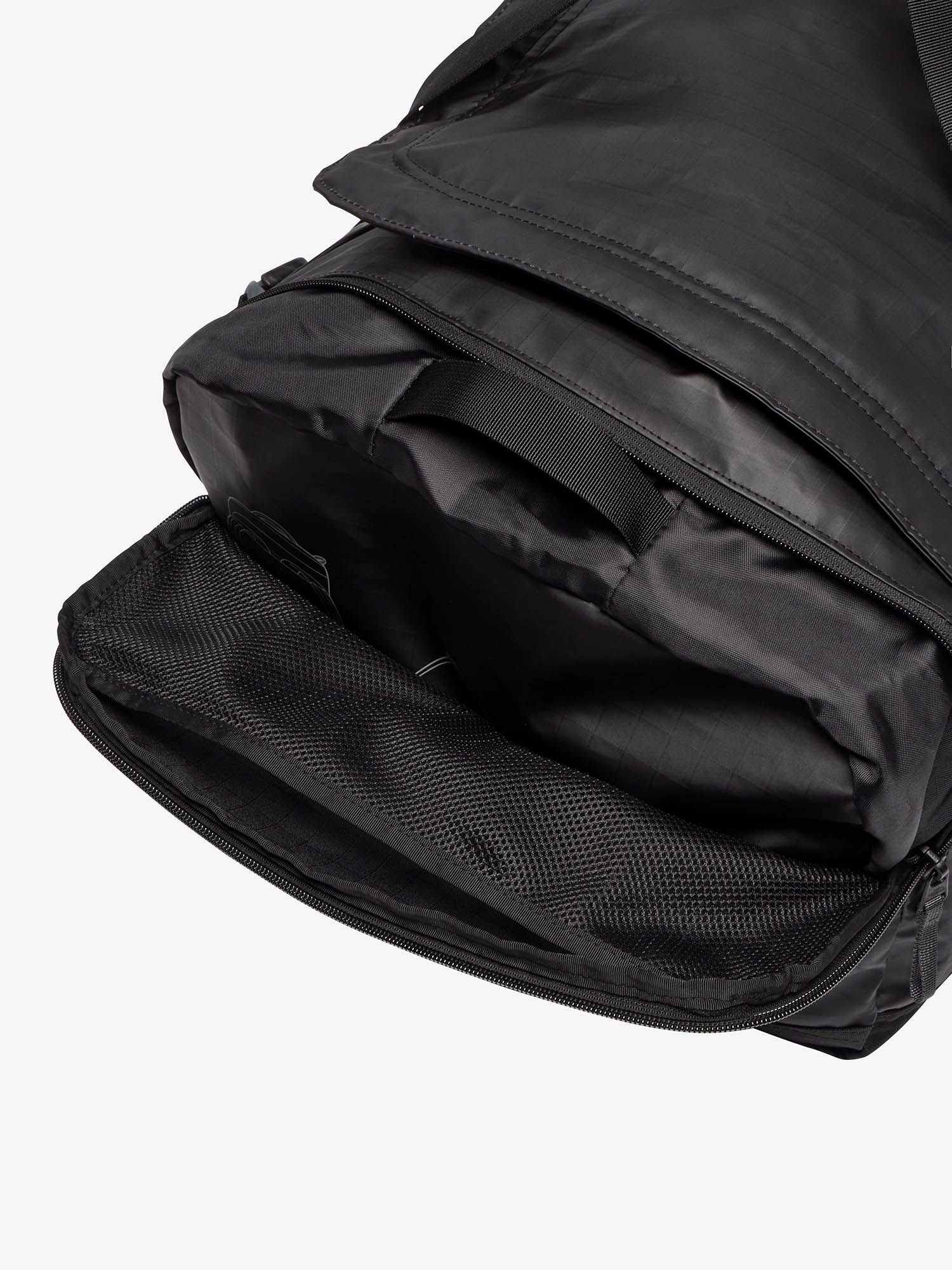 Base Camp Voyager Light 62L