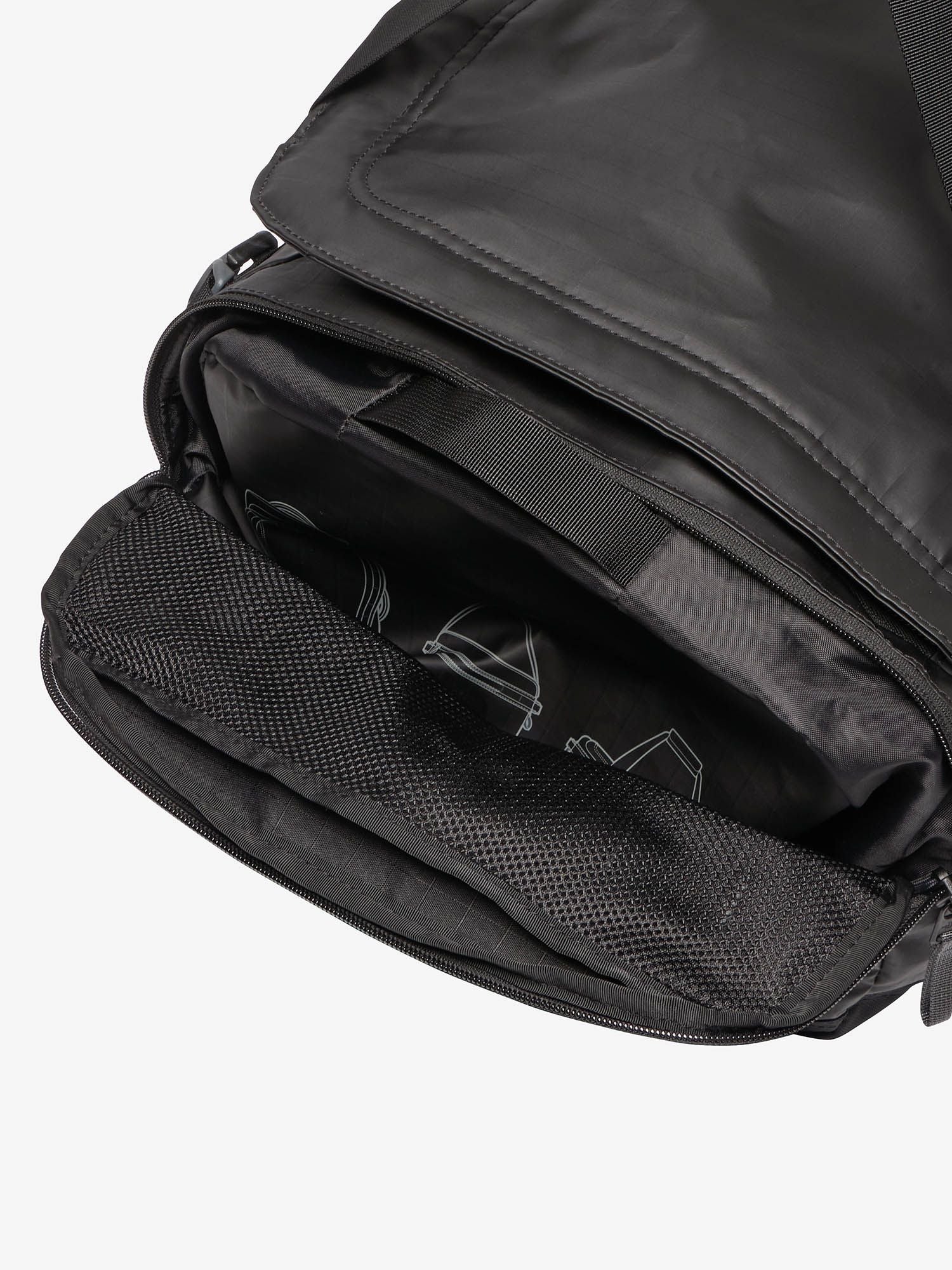 Base Camp Voyager Light 42L