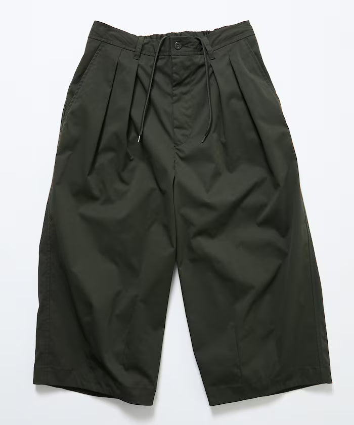 Easy Care Fabric Wide Silhouette Two-Tuck Three-Quarter Barrel Shorts [Limited Edition]