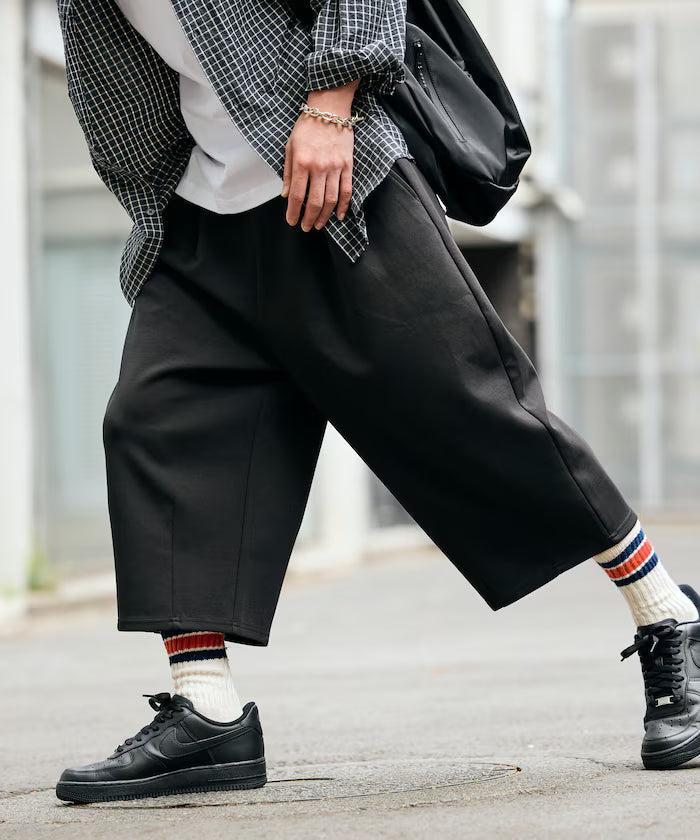 Limited Release Wide Silhouette Cool Touch Quarter-Length Sweatpants Contact Cooling - Black
