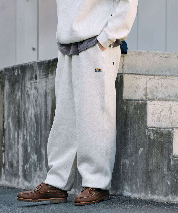 Big Silhouette Cardboard One Point Logo Spindle Sweat Pants