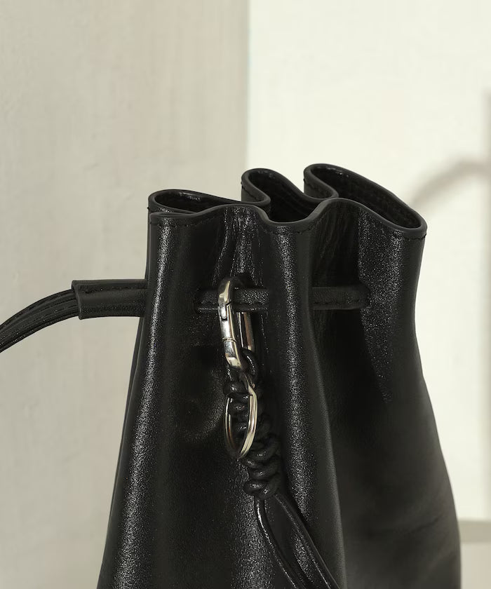 Leather Drawstring Shoulder Bag / Cowhide / Water-Repellent Leather