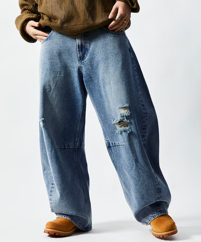 Wide Silhouette Curve Damaged Denim Pants