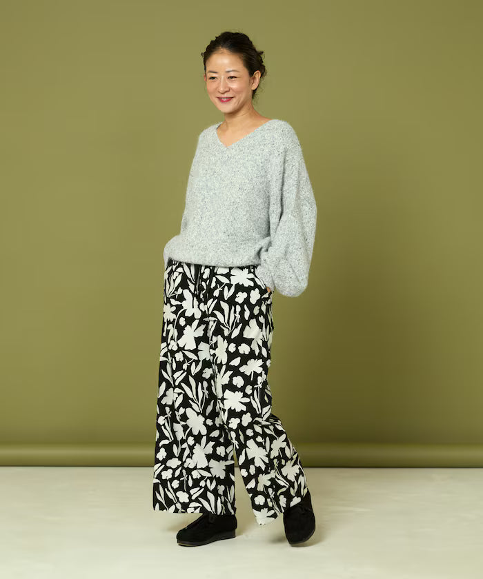 Monotone Embroidered Easy Pants