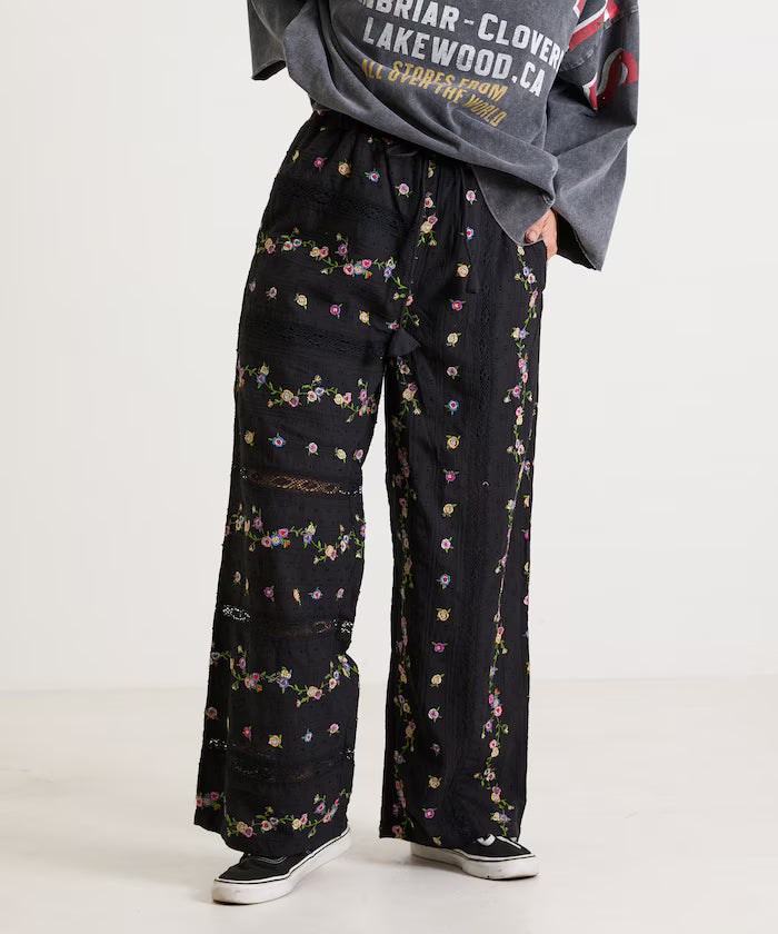 Dobby Floral Embroidery x Lace Pants - Black