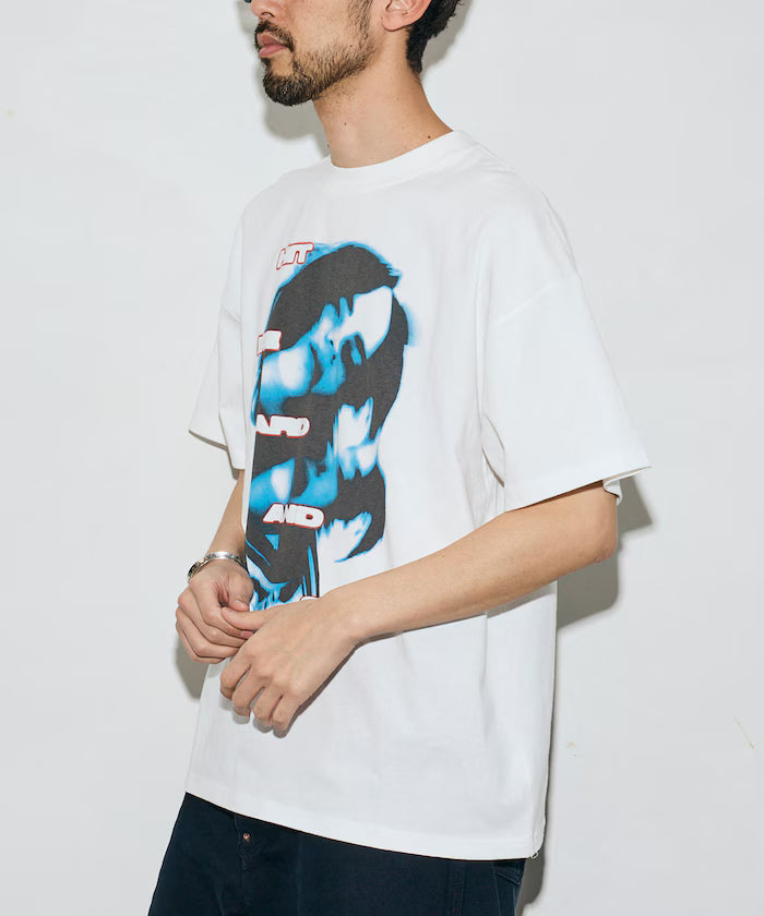 【EXCLUSIVE】BILLIE EILISH S/S Tee/Billie Eilish Front Print T-Shirt