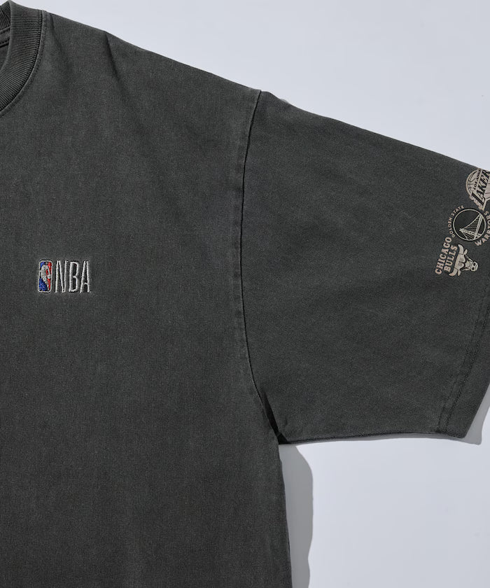 NBA × FREAK'S STORE Collaboration Random Team Logo Backprint Crewneck T-Shirt