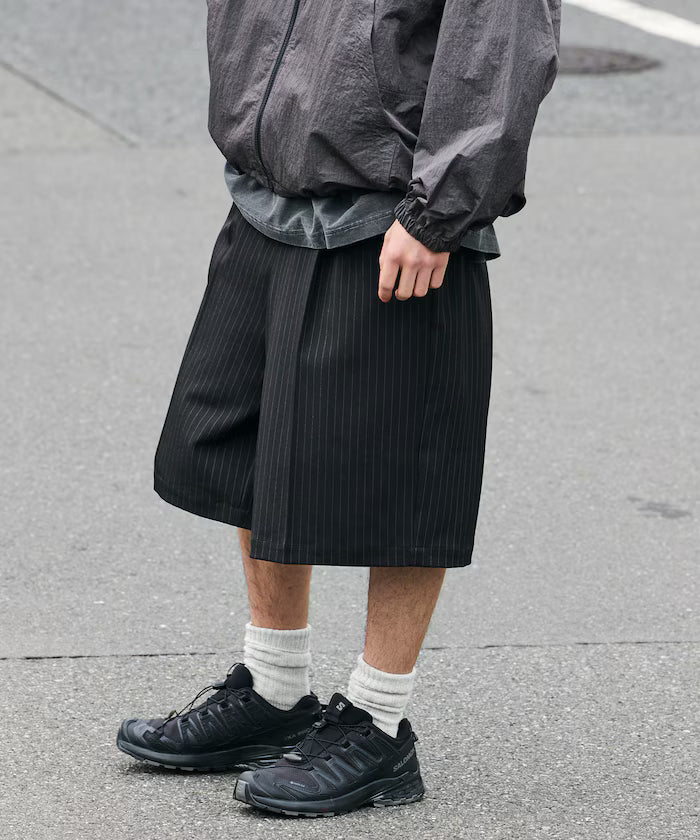 1-Tack Baggy Silhouette Slacks Short Pants - Black Stripe