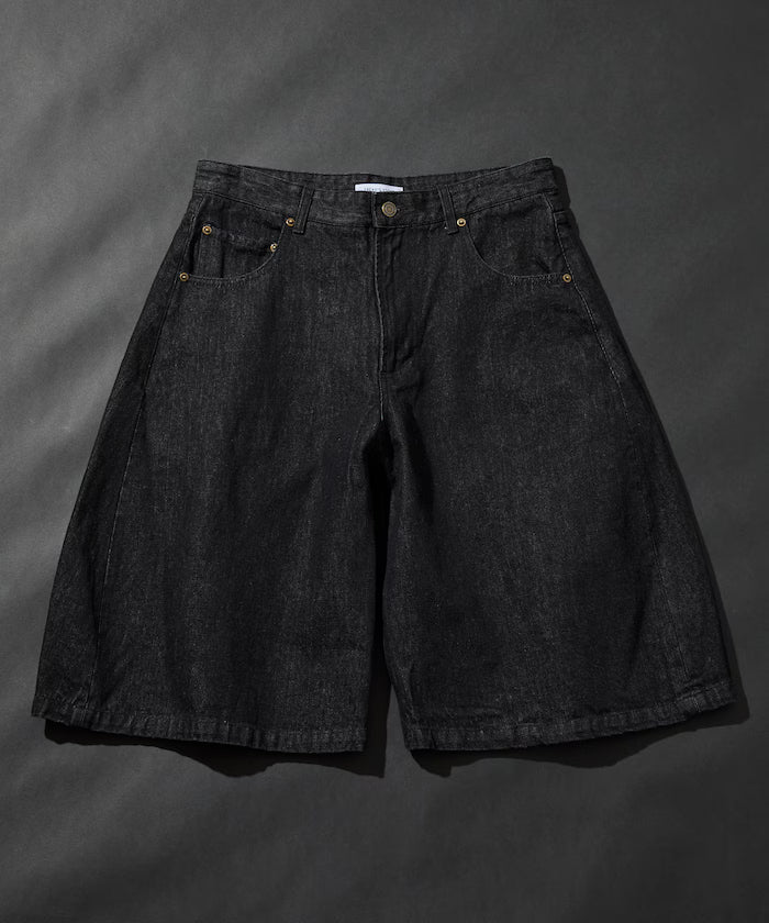 Wide Silhouette One Wash Curved Denim Cropped Shorts - Black
