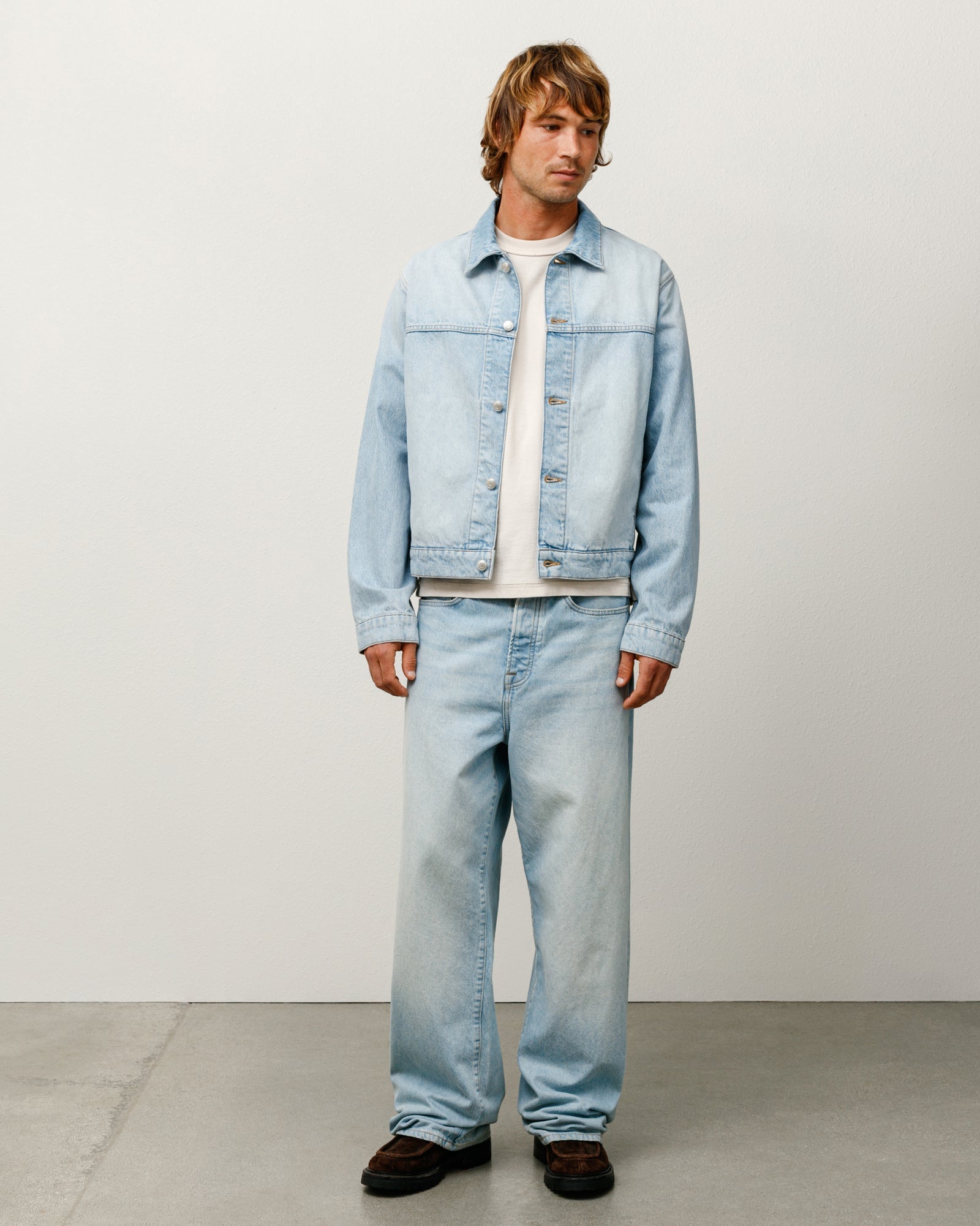 DENIM TRUCKER JACKET