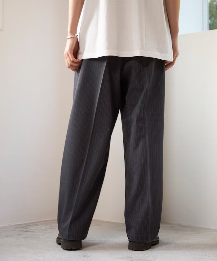 Wide Straight Silhouette One-Tuck Slack Pants