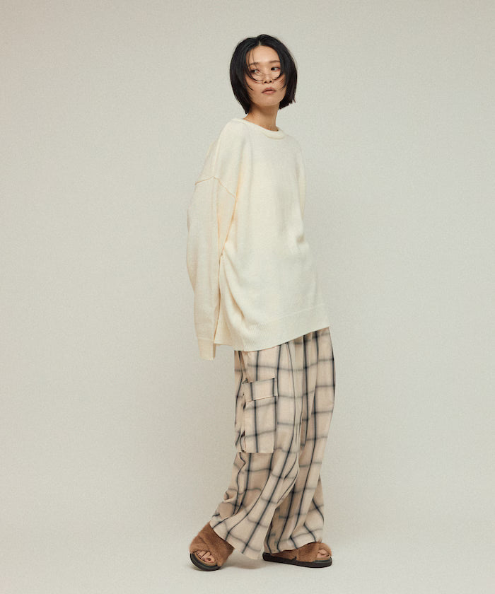 Sweat-like Lettered Knit / Jacquard Knit