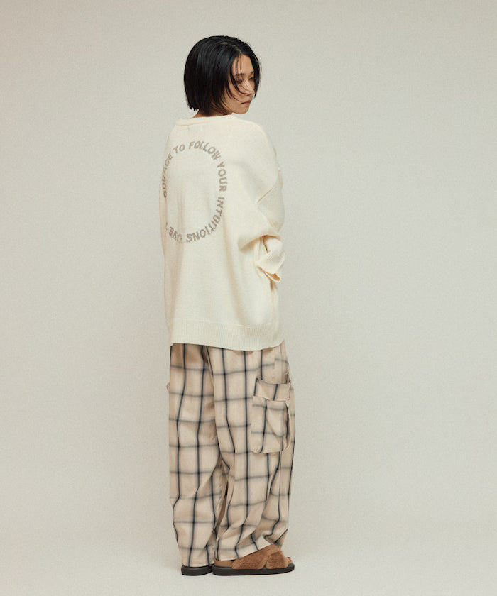 Sweat-like Lettered Knit / Jacquard Knit