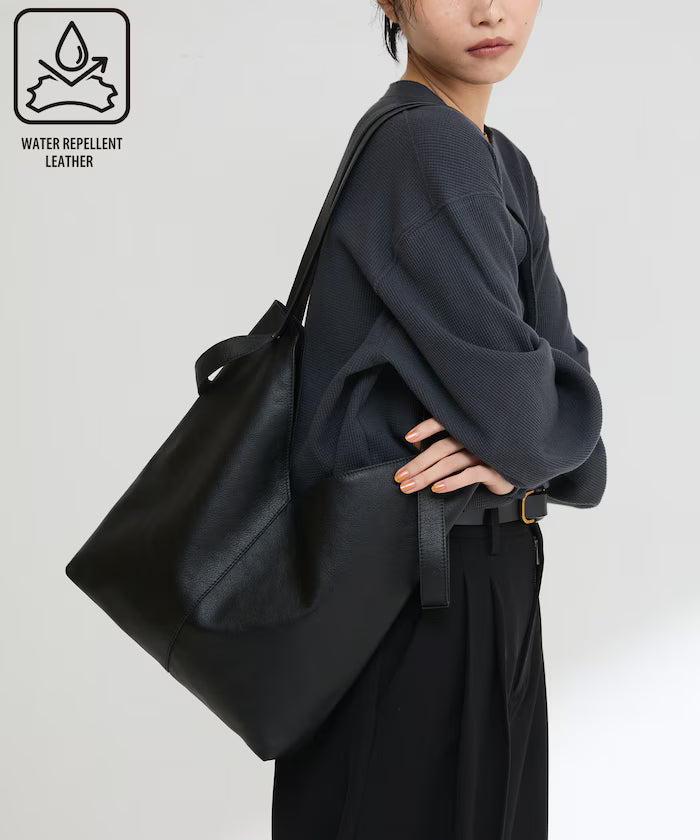 Leather 2-way triangle tote / water-repellent leather / A4 - Black