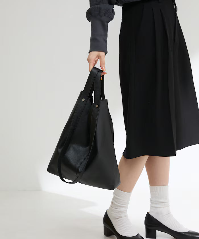 Leather 2-way triangle tote / water-repellent leather / A4