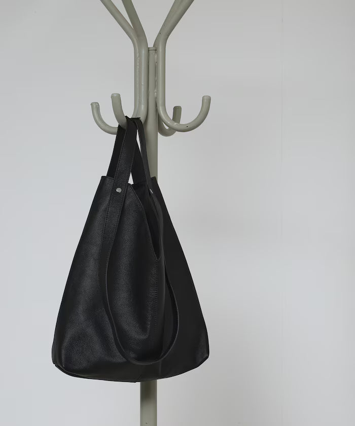 Leather 2-way triangle tote / water-repellent leather / A4