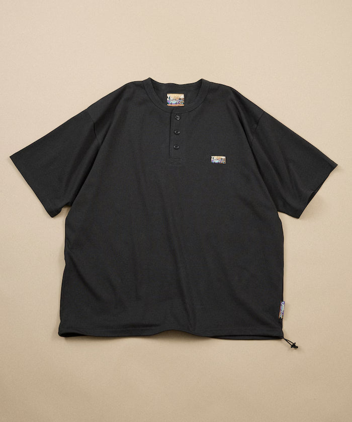 FREAK'S STORE for BEACH & FES Relax Fit One Point Logo Spindle Henley Neck T-Shirt