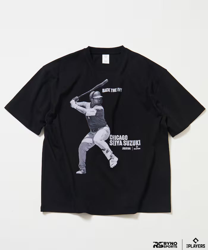 [March 5, 12:00 Release] MLB PLAYERS × RYNO SPORTS × FREAK'S STORE Exclusive [SUZUKI] WIDE SHOT PHOTO TEE - Black