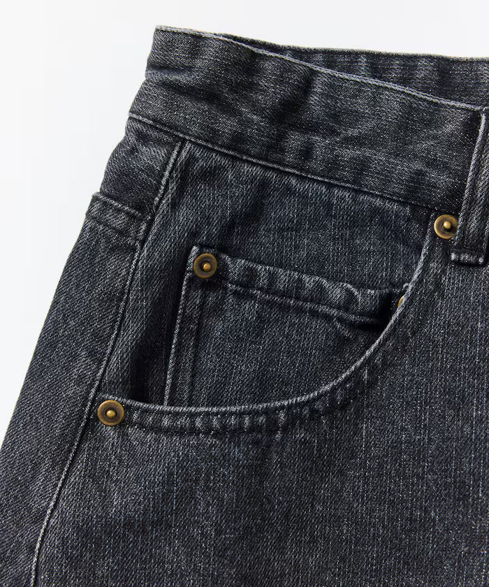 Wide Silhouette One Wash Curved Denim Cropped Shorts