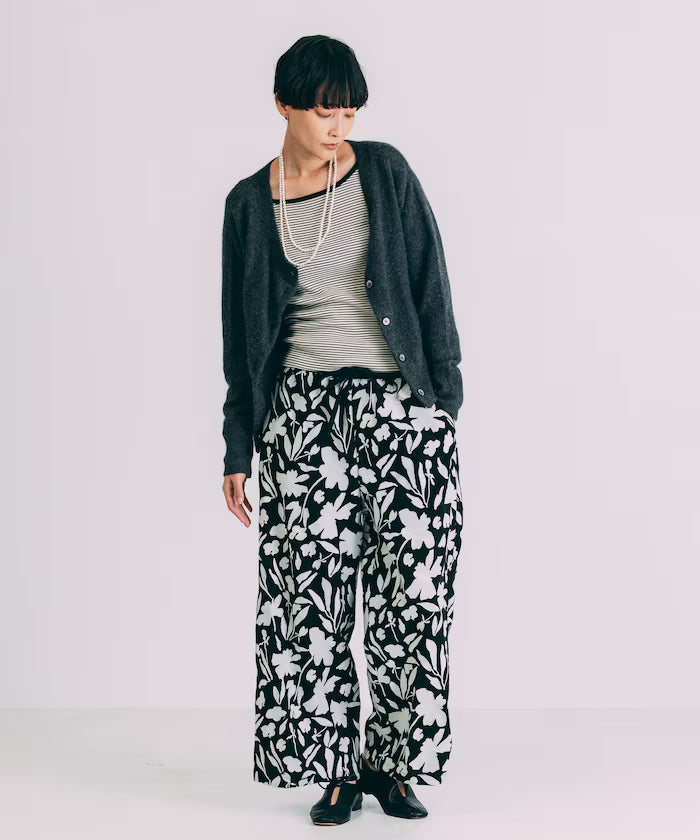 Monotone Embroidered Easy Pants