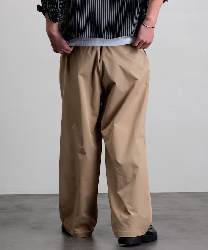 Wide Silhouette Poly chino Tuck Easy Pants 【Limited Release】