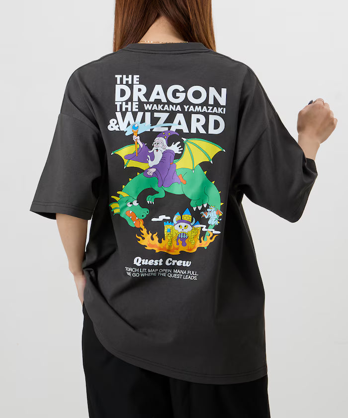 Wakana Yamazaki×FREAK'S STORE THE DRAGON & WIZARD Back Print Crew Neck T-Shirt [Limited Edition]