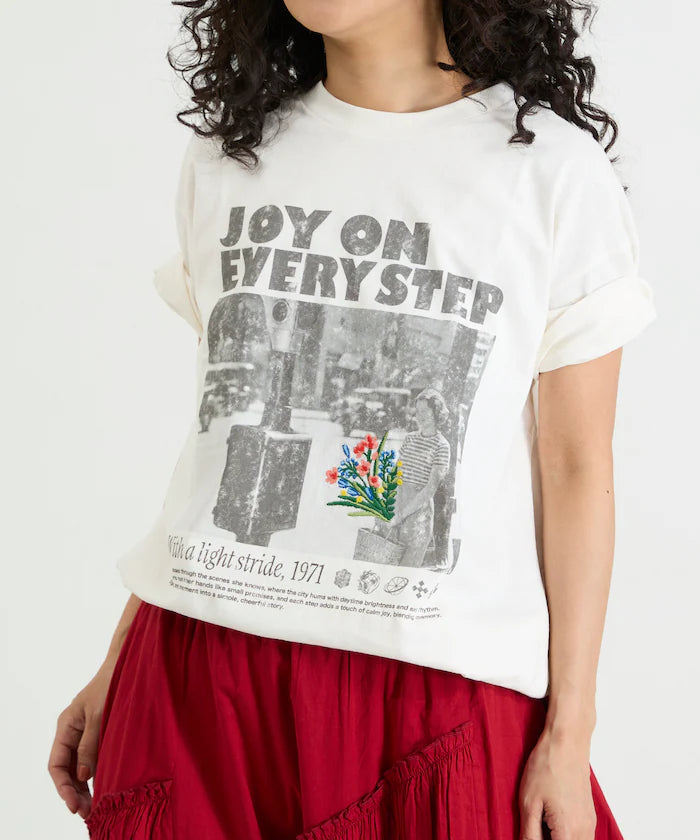 Photo Print Flower Embroidery Crew Neck T-Shirt