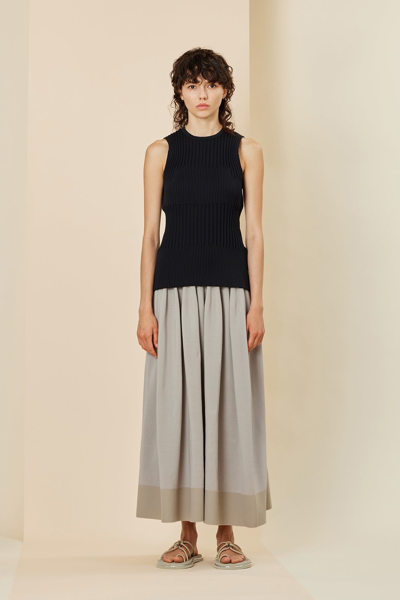 FLUTED SLEEVELESS TOP