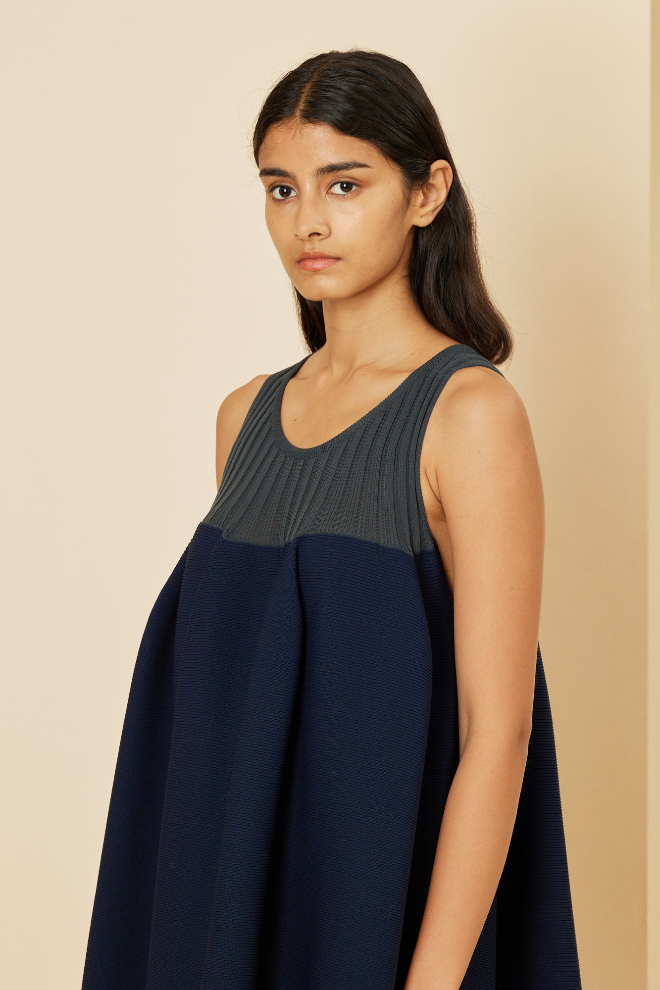 POTTERY SLEEVELESS BUST FLARE DRESS