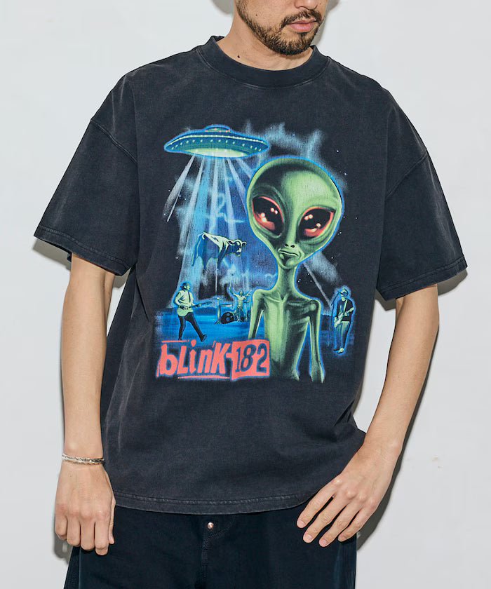 【EXCLUSIVE】BLINK182 alien print Tee / Blink 182 Alien Graphic Print Crew Neck T-Shirt