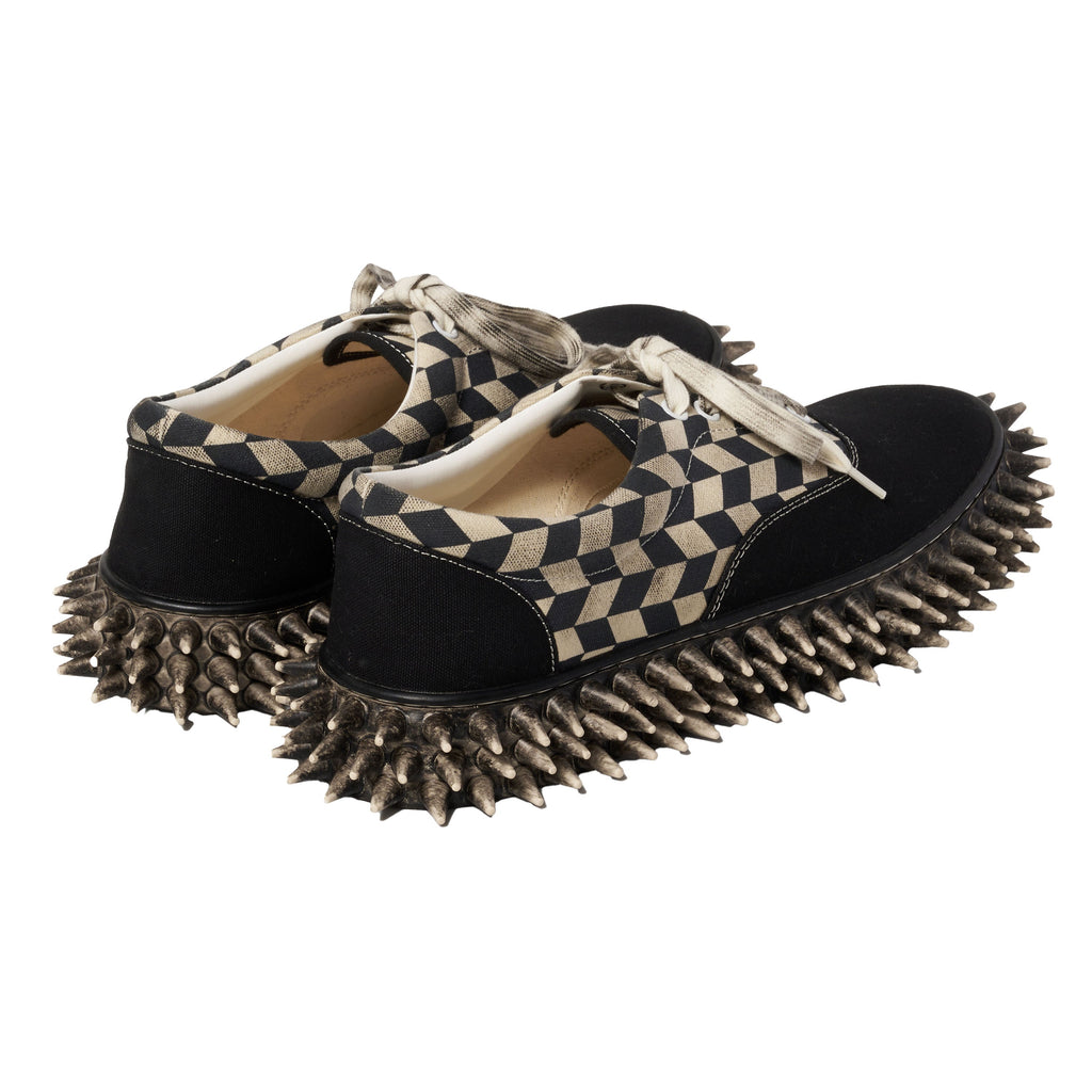 DIRTY SPIKE CANVAS SNEAKER