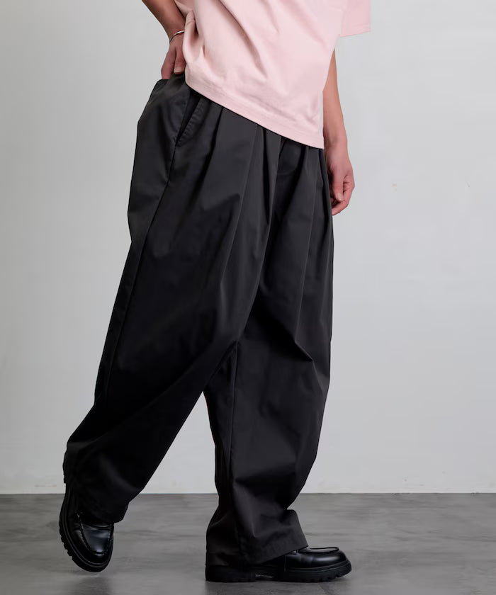 Wide Silhouette Poly chino Tuck Easy Pants 【Limited Release】