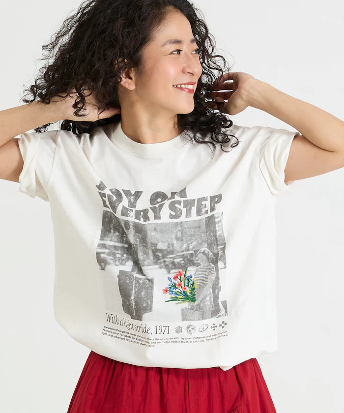 Photo Print Flower Embroidery Crew Neck T-Shirt