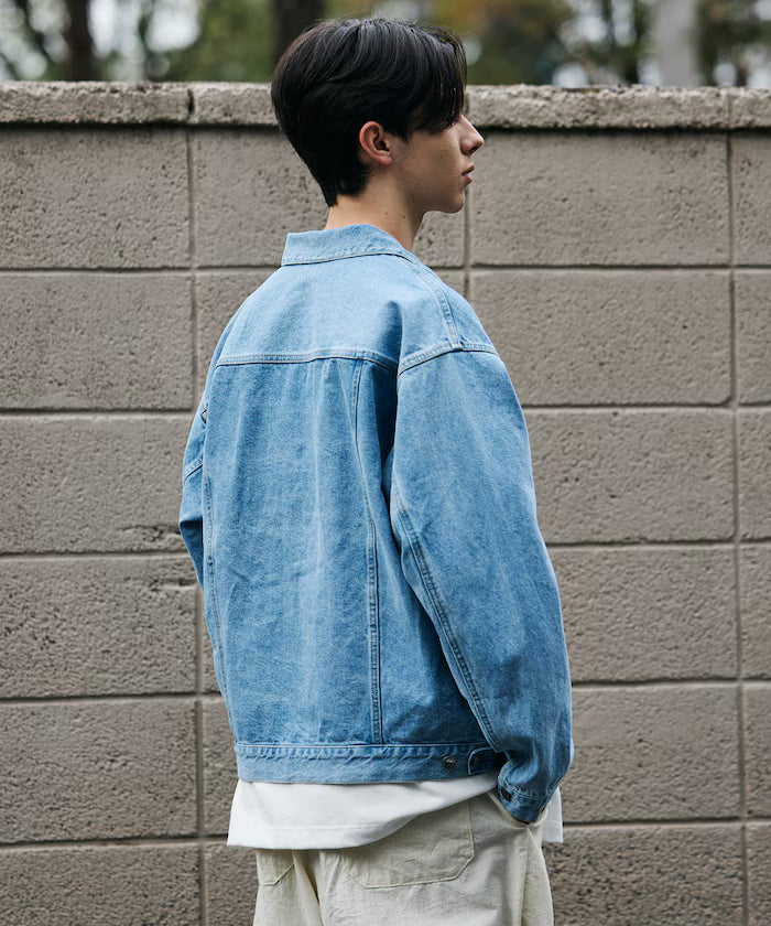 Short-Length Relaxed Denim Trucker Jacket
