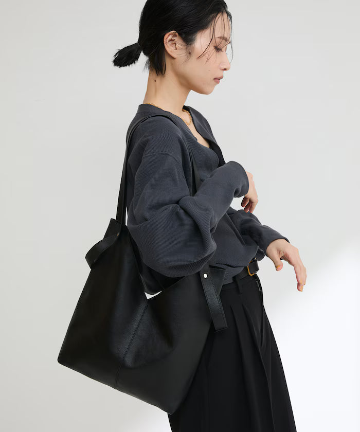 Leather 2-way triangle tote / water-repellent leather / A4