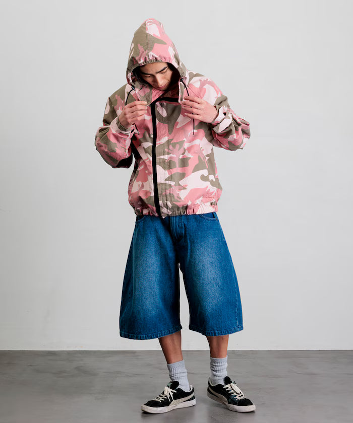 Wide Silhouette One Wash Curved Denim Cropped Shorts