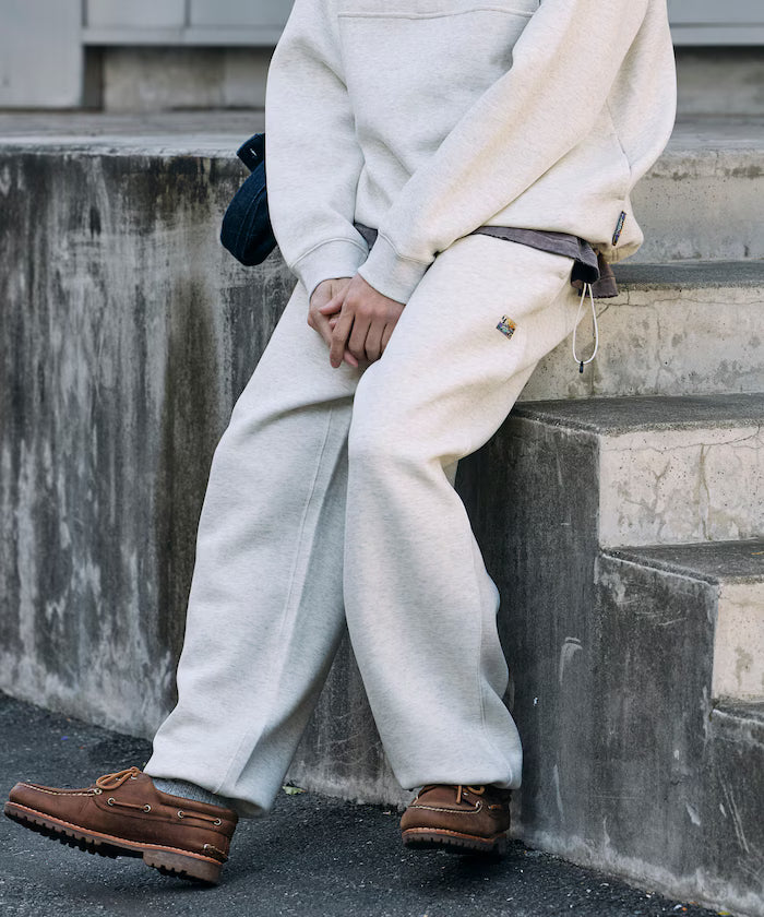 Big Silhouette Cardboard One Point Logo Spindle Sweat Pants