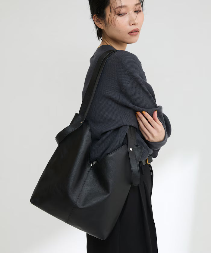 Leather 2-way triangle tote / water-repellent leather / A4