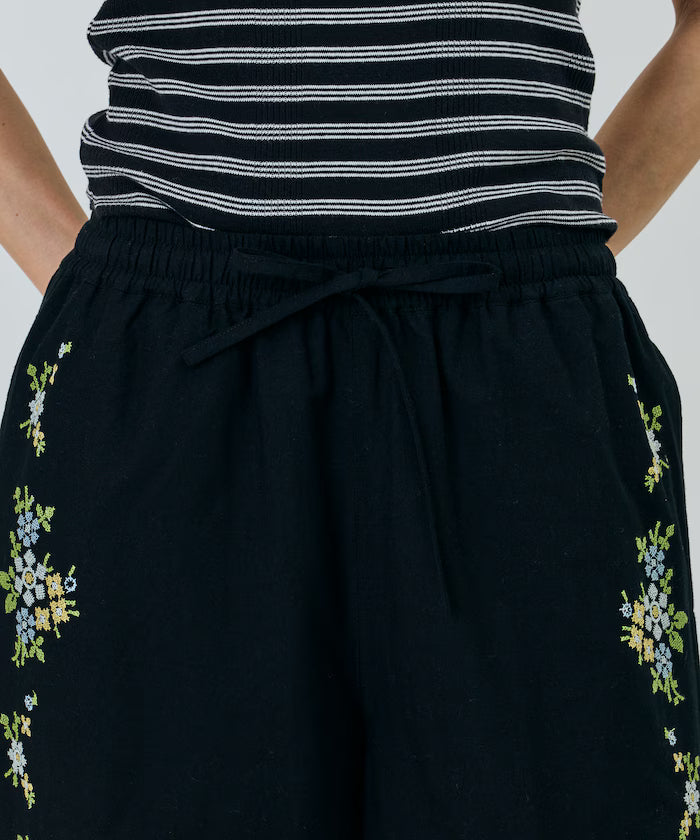 India Scallop Floral Embroidery Pants