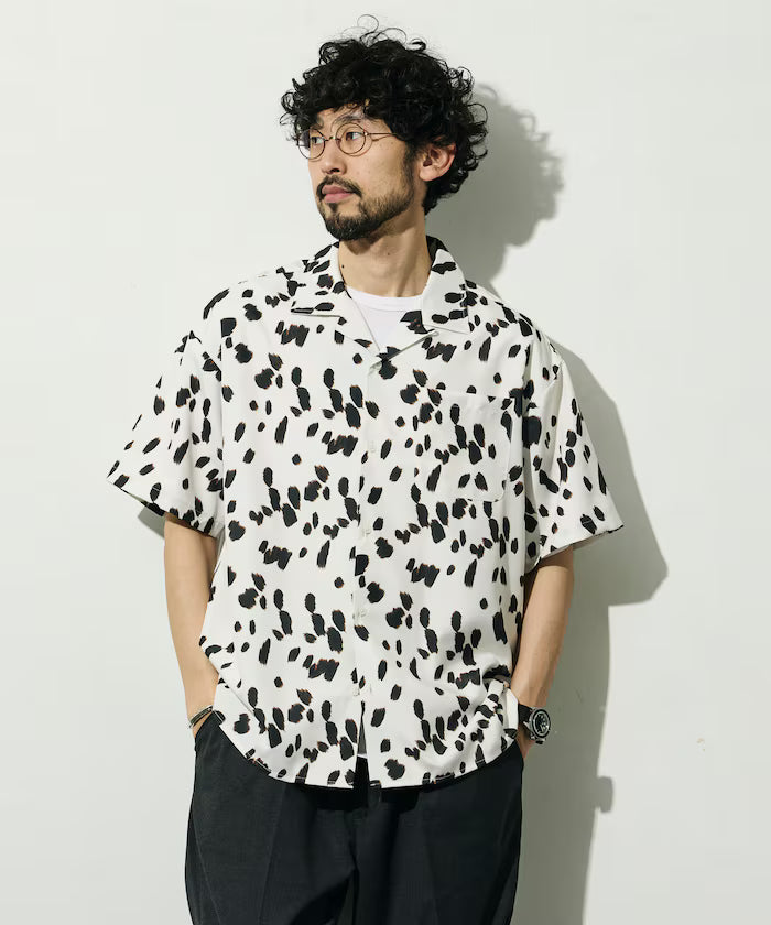 Open collar pattern short sleeve shirt / all-over design open collar shirt / compatible with set-up - White