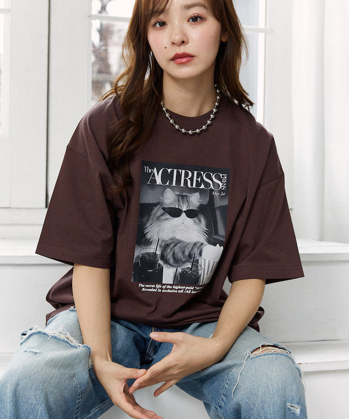 <Functional Material> MAGAZINE Cat Photo T-Shirt Limited Release
