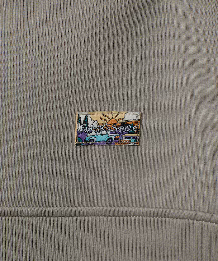 Big Silhouette Spindle Cardboard One Point Logo Snap Button Sweat